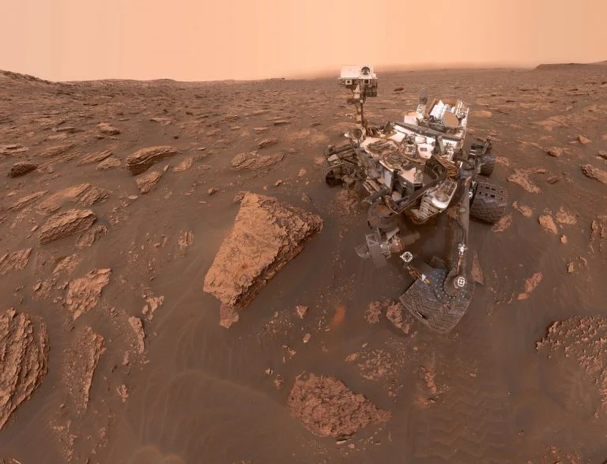 Estudo aponta que compostos orgânicos achados pelo rover Curiosity em Marte não são totalmente explicados por processos não biológicos.