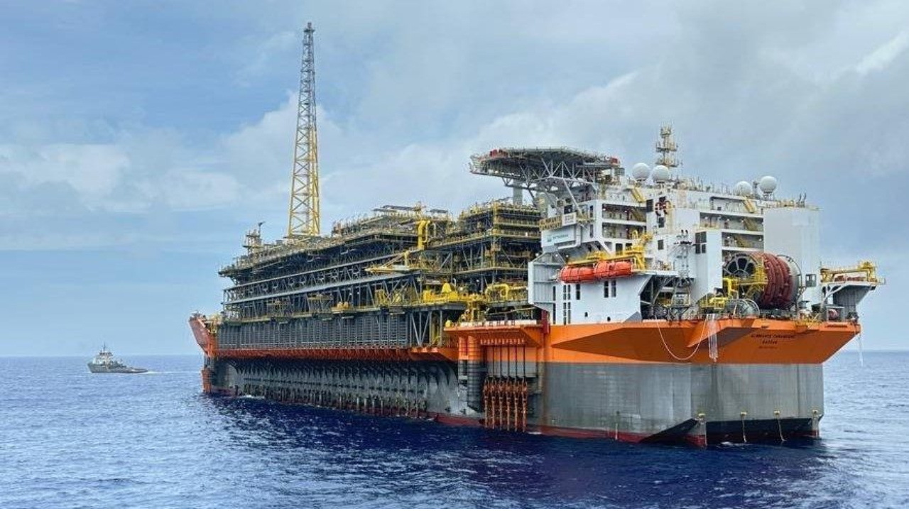 O petróleo do Brasil deve liderar o crescimento da produção na América Latina em 2026, com novos projetos do pré-sal, plataformas FPSO e investimentos bilionários no offshore.