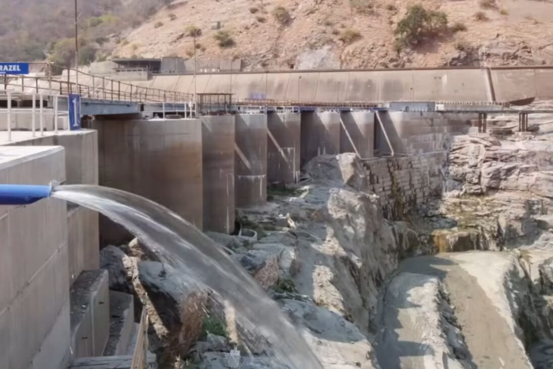La mayor represa de África en Kariba en el río Zambeze sufre con concreto y erosión, elevando el riesgo para millones.