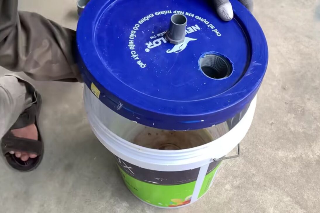 El bióxido de carbono en un barril enterrado con restos orgánicos y fermentación viraliza como alternativa a los botelleros de gas, pero la promesa de autonomía se encuentra con el sellado, tiempo y riesgos reales.