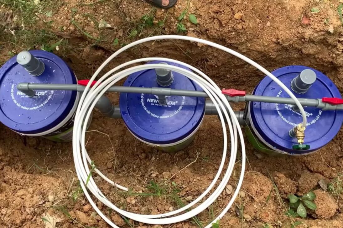 El bióxido de carbono en un barril enterrado con restos orgánicos y fermentación viraliza como alternativa a los botelleros de gas, pero la promesa de autonomía se encuentra con el sellado, tiempo y riesgos reales.