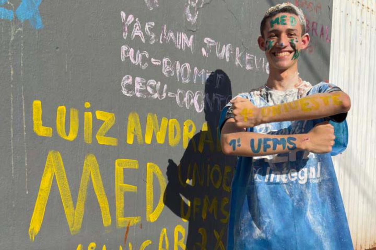 intercâmbio no Ganhando o Mundo impulsiona aluno rumo à medicina: 1º lugar na Unioeste e novo caminho na universidade pública.