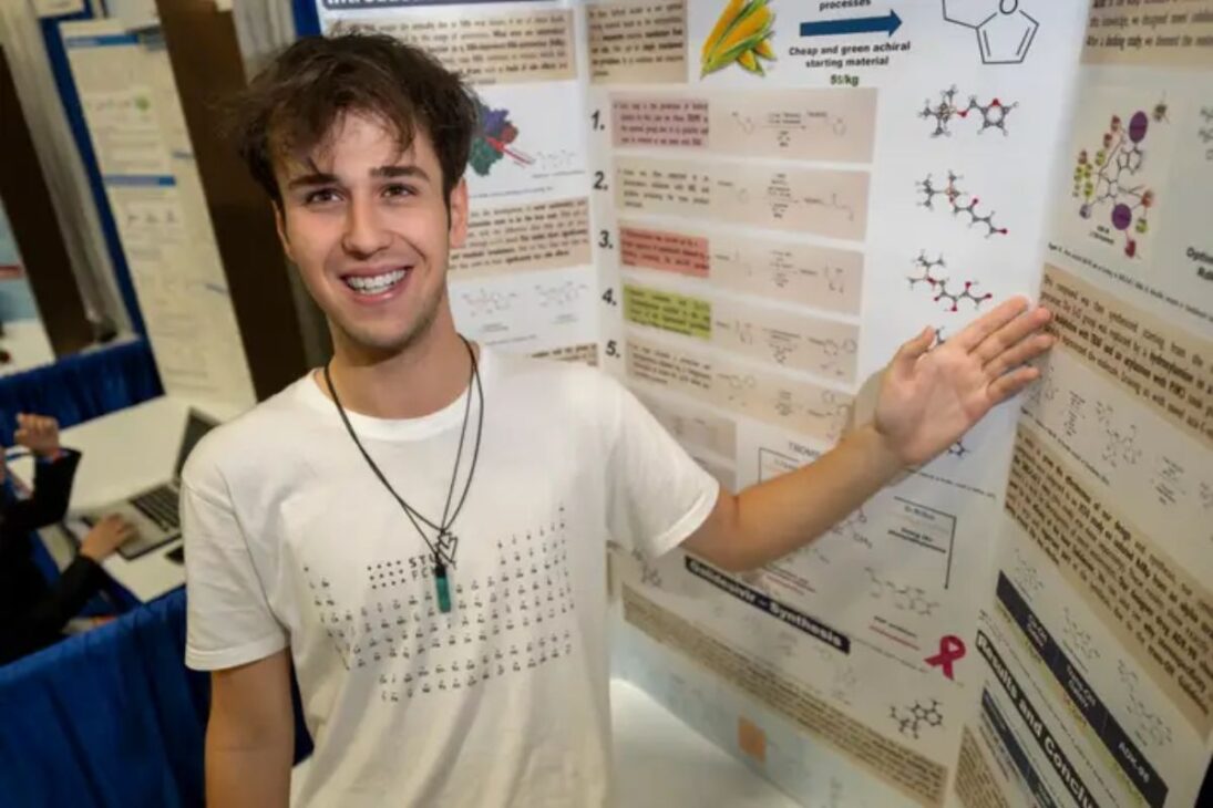 Estudiante de Eslovaquia gana feria de ciencia, crea ruta más barata para antiviral con maíz y lleva US$ 100 mil tras superar casi 1.700 finalistas.