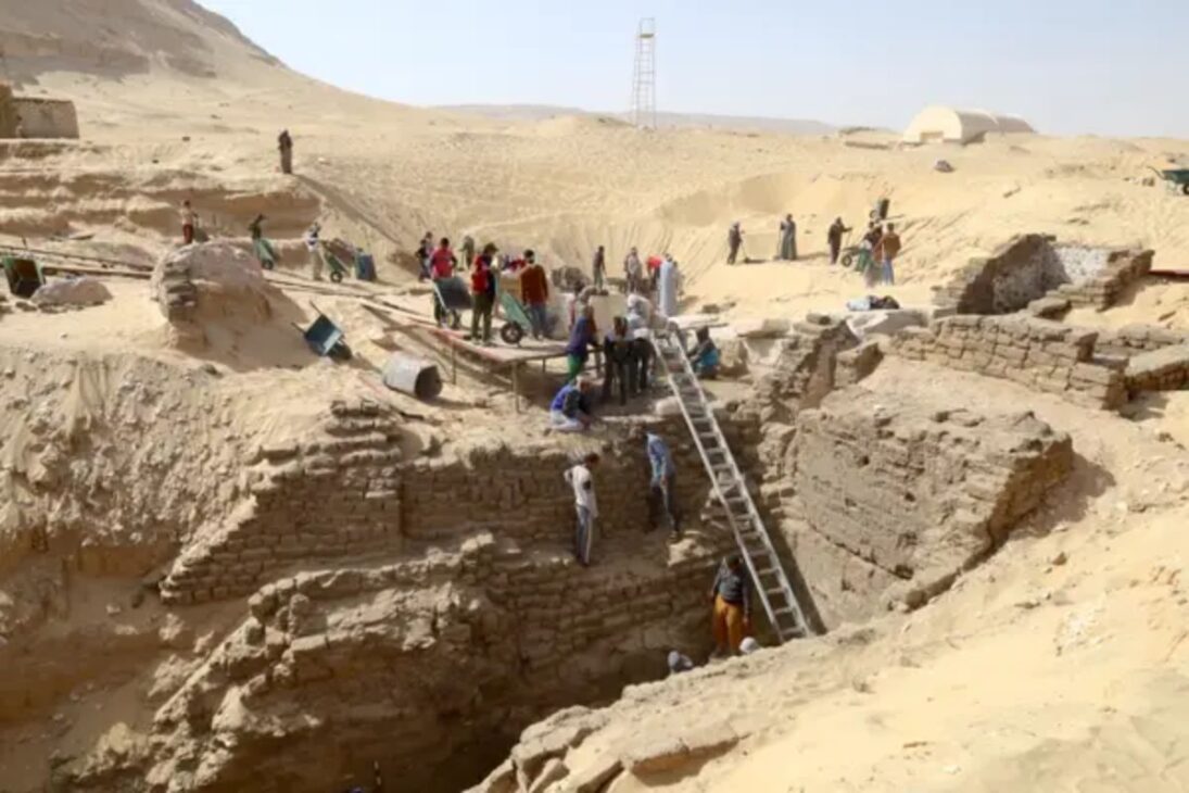 En Abydos, faraón, tumba, Egipto y Dinastía de Abidos se cruzan en un descubrimiento de 3.600 años que reaviva la historia de un rey sin nombre.