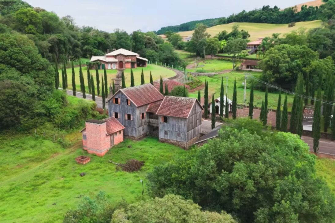 Casca revela villas históricas, inmigración, agro y vínculo con el Miura en un recorrido que muestra por qué la ciudad gaucha sorprende tanto.
