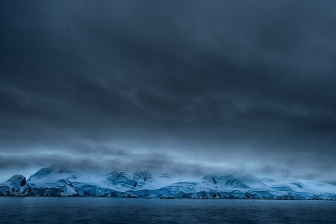 La Antártida Ve Lluvia Ganar Espacio Sobre Nieve, Debilitar Hielo Y Presionar Plataformas De Hielo En El Continente Polar.
