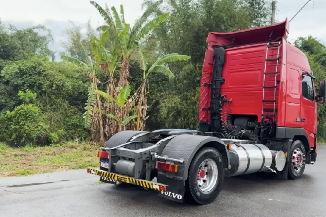 El Volvo sigue como camión de trabajo, suma 2 millones de km originales, mantiene un mantenimiento cuidadoso y circula sin abrir el motor.