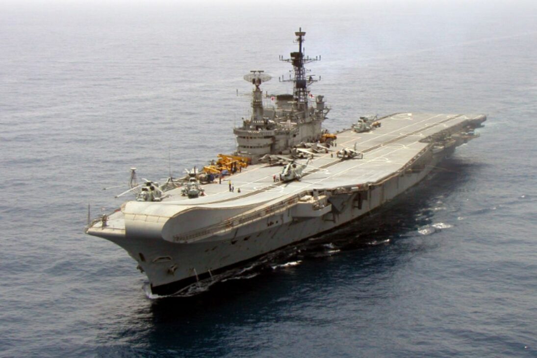 ¿Nació el INS Viraat en la Marina India? No: se convirtió en portaaviones de la India, marcó la aviación naval y atravesó décadas de servicio.