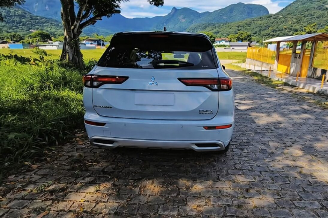 Mitsubishi Outlander combina tecnología, confort, tracción 4x4 y siete plazas en SUV electrificado con propuesta premium.