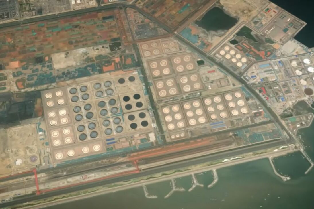 China amplía almacenamiento de petróleo con tanques gigantes en el puerto de Shandong y reduce cuellos de botella logísticos en la costa este.