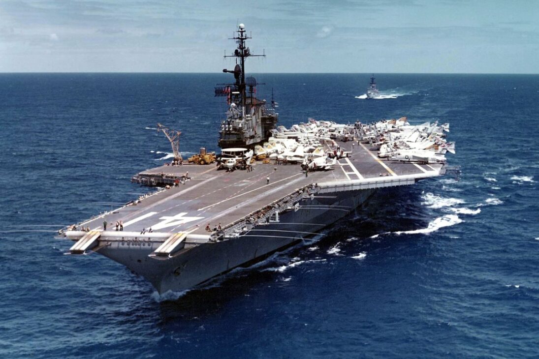 USS Midway se convirtió en portaaviones de la Guerra Fría y de la Guerra de Vietnam antes de convertirse en un museo histórico visitado por millones.