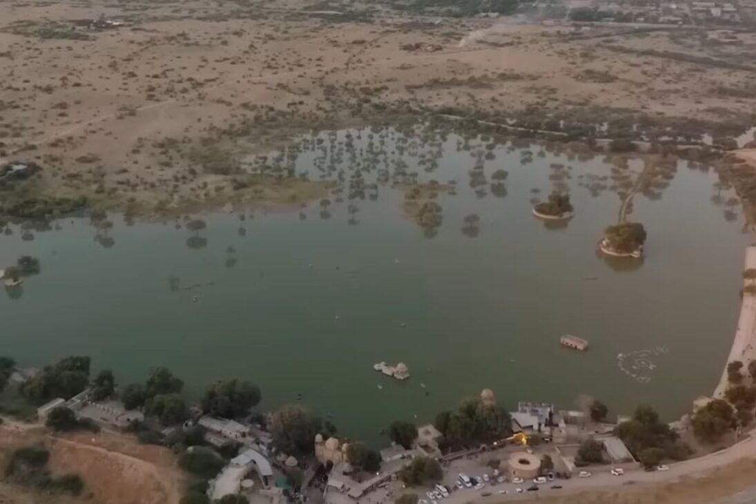 El oasis productivo muestra cómo los agricultores usan lluvia y agua para regenerar el desierto con técnicas simples y alta eficiencia.