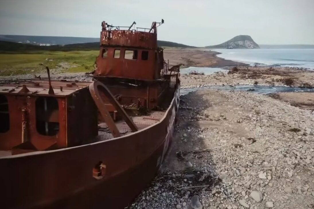 los ingenieros soviéticos desviaron ríos para expandir algodón, secaron el Mar de Aral y crearon desierto tóxico en una de las mayores catástrofes ambientales del siglo XX.
