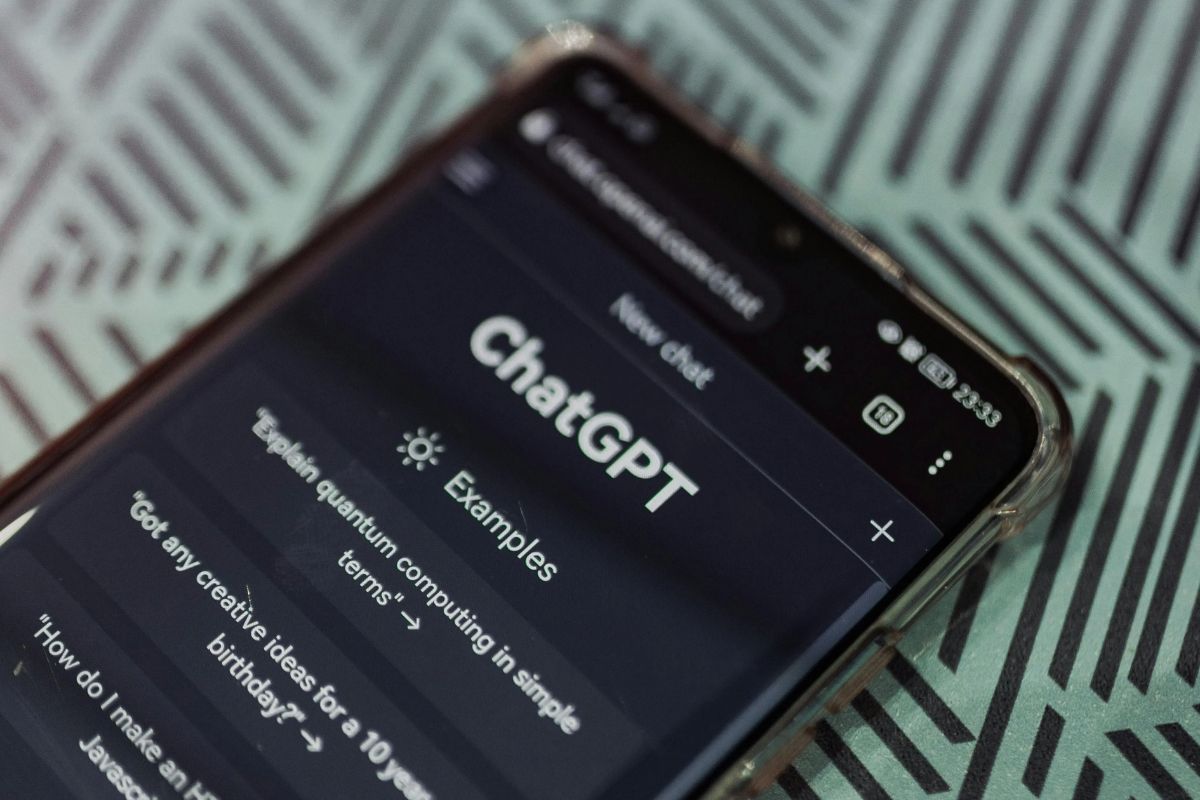 Especialistas em ChatGPT disputam processo seletivo da Tractian com IA, software e salários de até 25 mil por mês.