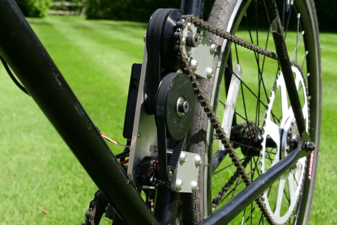 Bicicleta eléctrica prueba motor de drone, potencia, rotación y torque para mostrar por qué 1.000 watts no garantizan el mismo rendimiento.