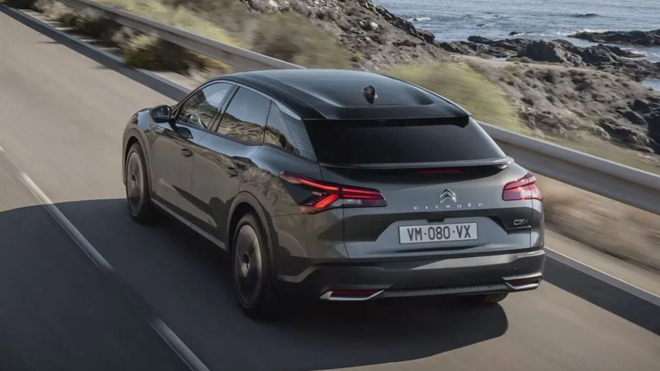 Citroën C5 X supera mala fama en Brasil, gana premio internacional y apuesta en híbrido plug-in con hasta 64 km de autonomía eléctrica.