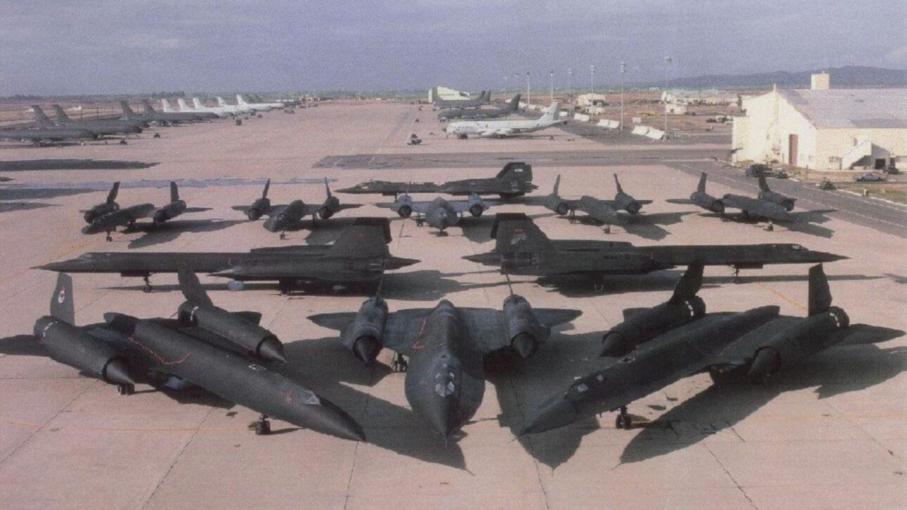 SR-71 Blackbird volaba por encima de 25 mil metros y superaba Mach 3 con estructura de titanio y tecnología inédita de la Guerra Fría.