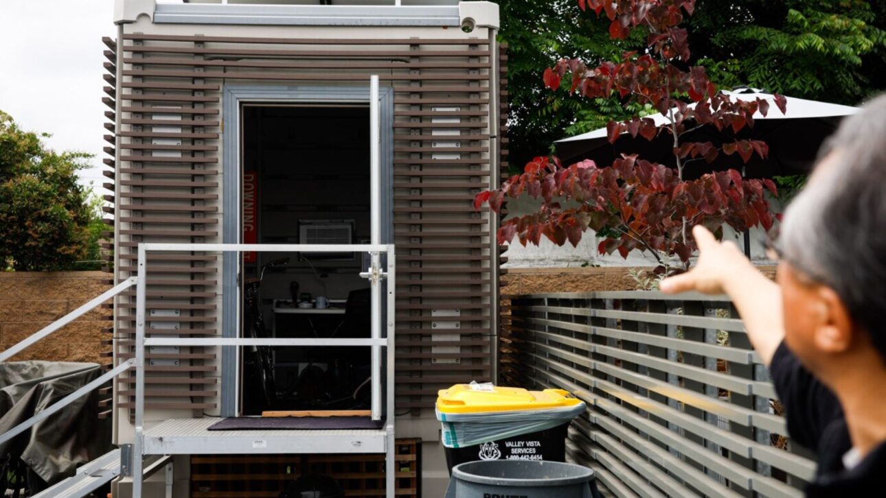 Casas modulares de plástico HDPE prometem montagem rápida, isolamento térmico e resistência a desastres sem obra tradicional.