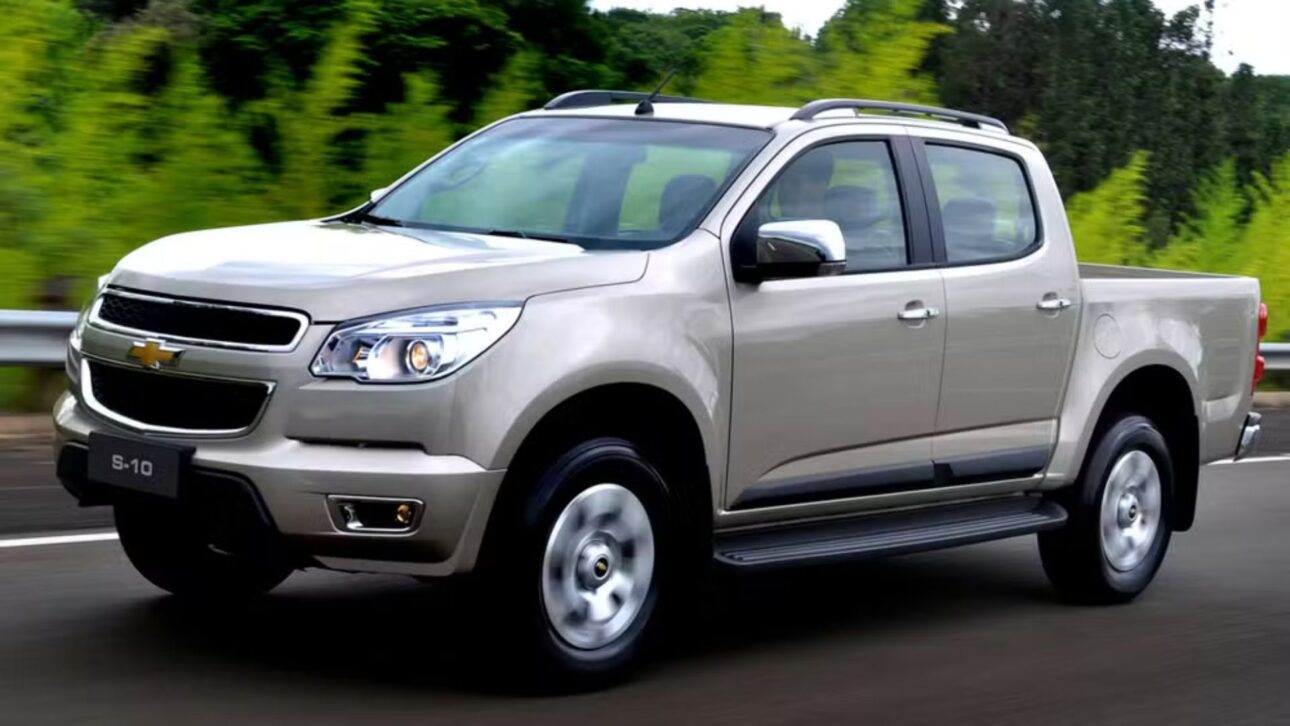 Vea 4 camionetas usadas con cabina doble entre R$ 50 mil y R$ 100 mil, con hasta 173 cv, 1.180 litros de caja y consumo de hasta 13,5 km/l.