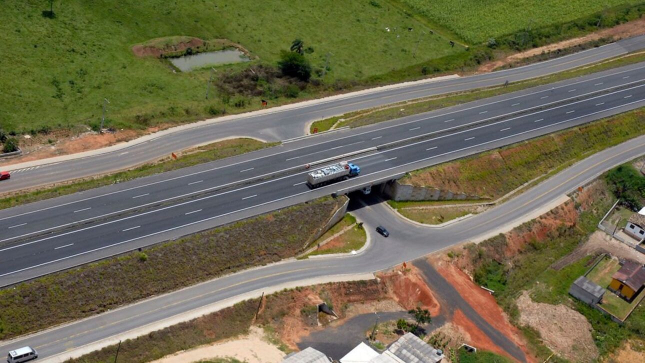 Via Mar tendrá 145 km entre Joinville y Florianópolis, túnel duplo de 1,2 km y inversión de hasta R$ 9,2 mil millones vía PPP.