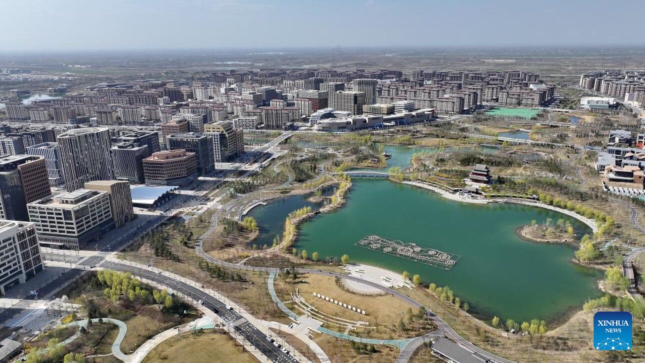 Megaproyecto chino de US$ 115 mil millones crea ciudad futurista en Hebei para redistribuir funciones de Pekín y durar mil años.