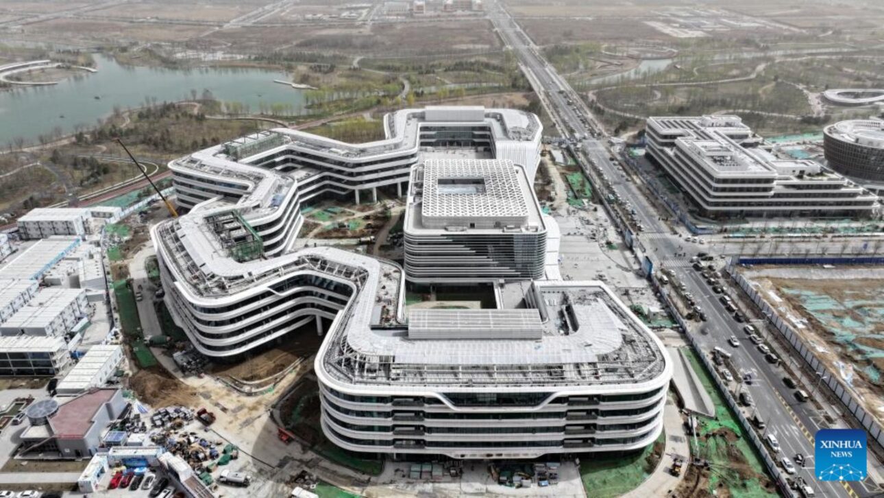 Megaproyecto chino de US$ 115 mil millones crea ciudad futurista en Hebei para redistribuir funciones de Pekín y durar mil años.