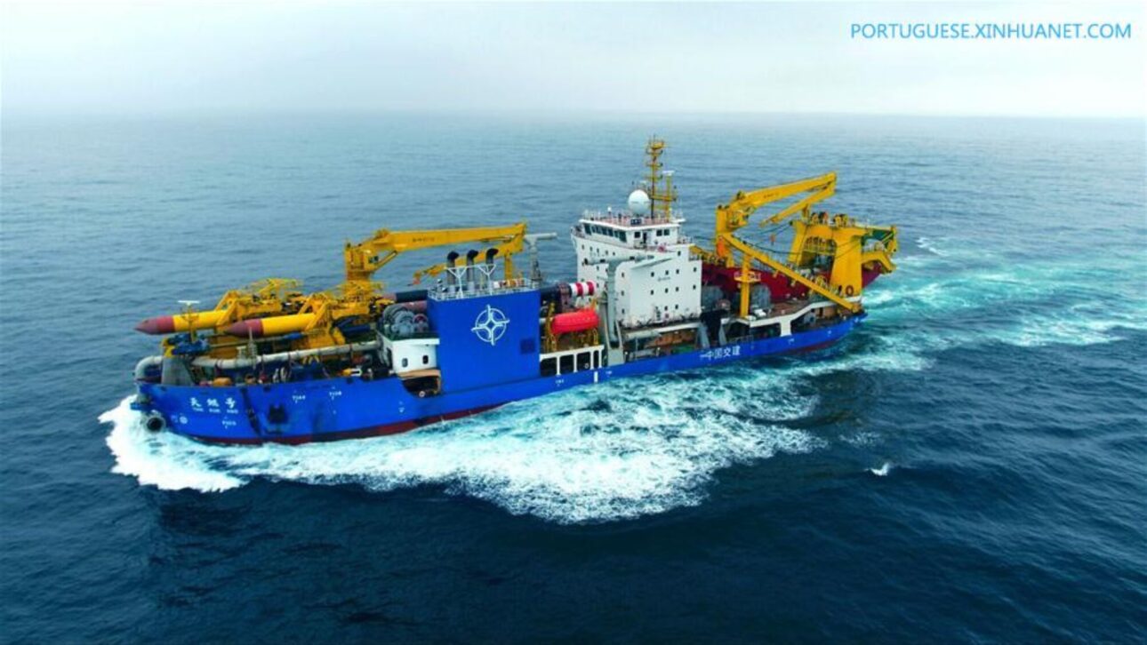 Máquinas Gigantes da China Impressionam pela Escala: Escavadeiras Colossais, Draga Tian Kun Hao, Tuneladoras e Construtoras de Pontes Redefinem a Engenharia.