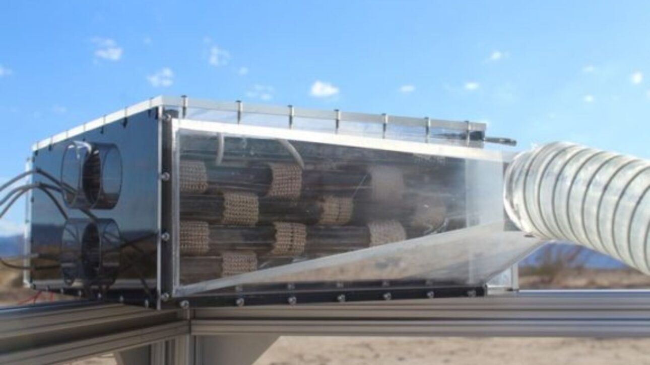 Dispositivo innovador consigue producir agua potável a partir do ar seco do deserto usando material MOF e energia solar, mesmo com apenas 7% de humidade.