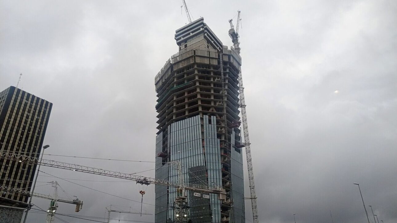 Tour F En Abidján Promete Cambiar El Skyline Africano Con 421 Metros. Proyecto Reúne Órganos Públicos Y Puede Convertirse En El Edificio Más Alto De África.