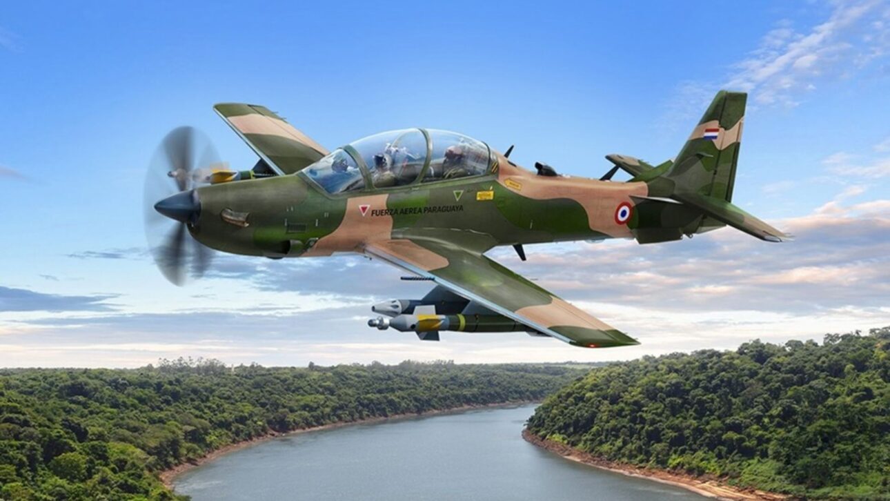Embraer integra sistema Gunslinger con IA al Super Tucano para combate a drones, ampliando capacidades militares de la aeronave brasileña.