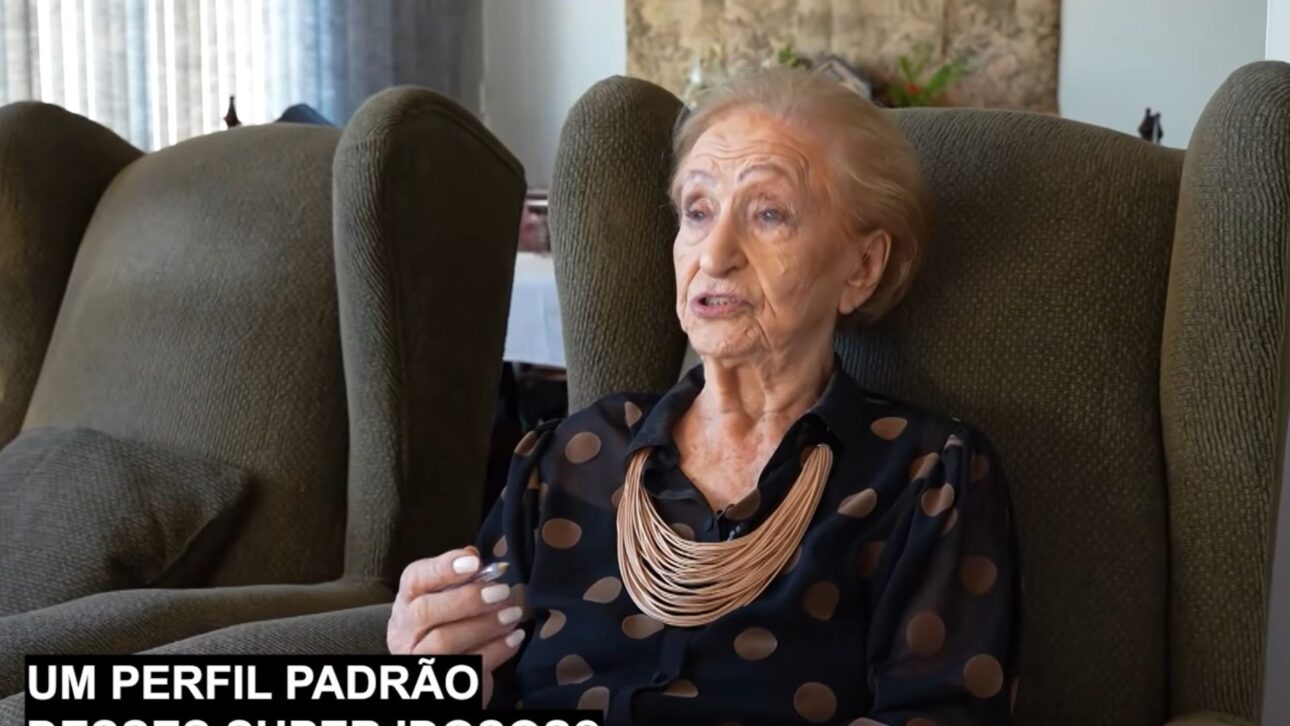 A los 103 años, doña Hélina vive sola, lee diariamente y ya visitó 26 países. La historia revela el avance de los ancianos que viven solos en Brasil. (Imagen: TV Aparecida)