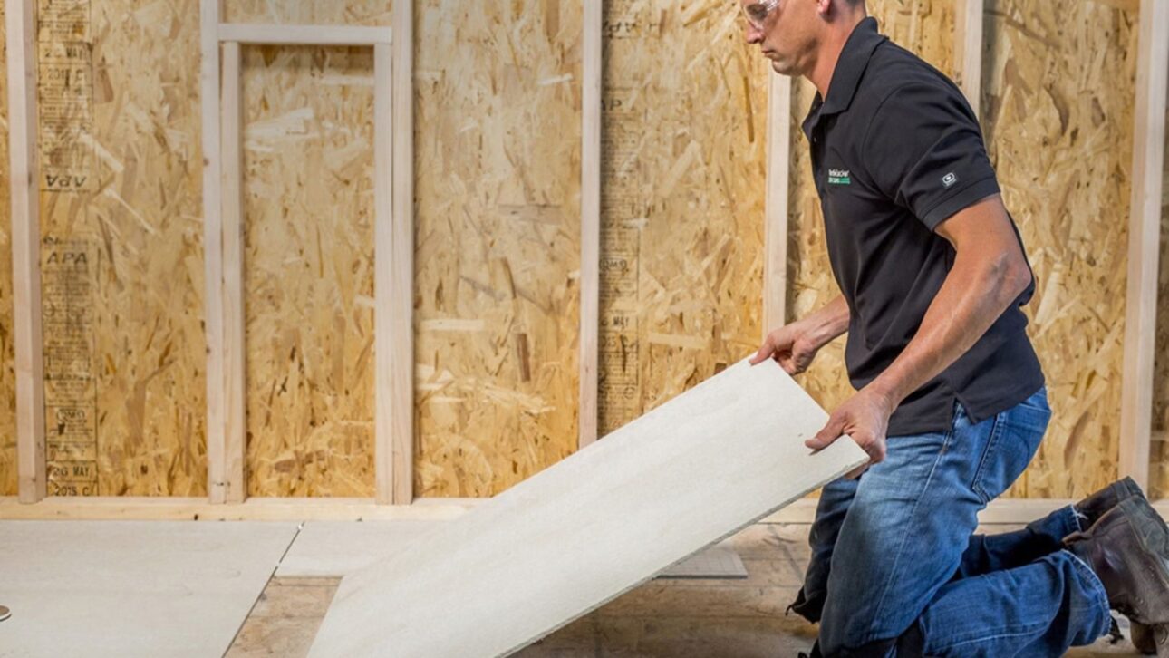Nuevos sistemas sustituyen el drywall en apartamentos: placas de cemento, yeso de alta densidad, OSB y steel frame cambian las paredes internas.