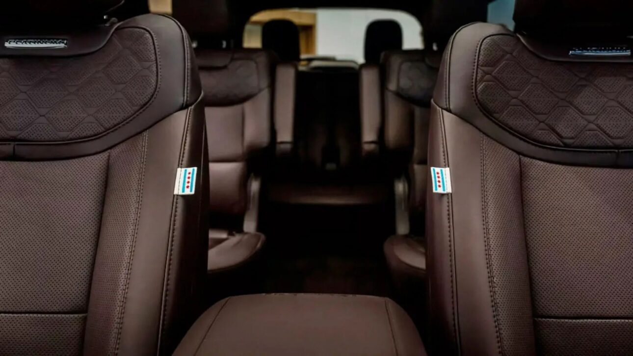 Ford crea Explorer Platinum 2026 híbrido exclusivo para el papa León XIV, con motor V6 de 318 cv, placas “DA POPE” e interior inspirado en Chicago.