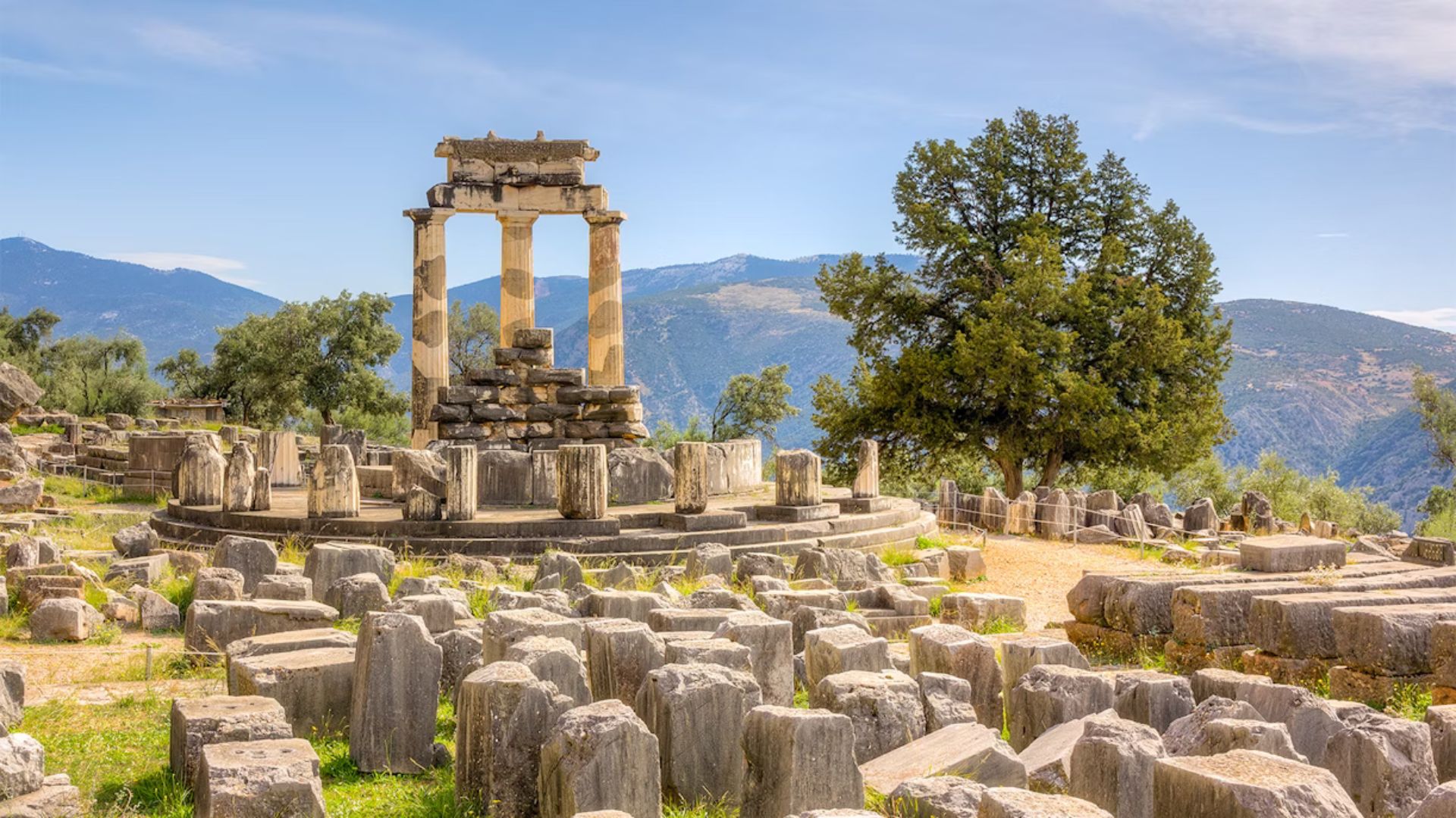 Arqueólogos redescobrem em Chipre um santuário de Apolo perdido há quase 140 anos com bases de estátuas colossais e centenas de fragmentos antigos.