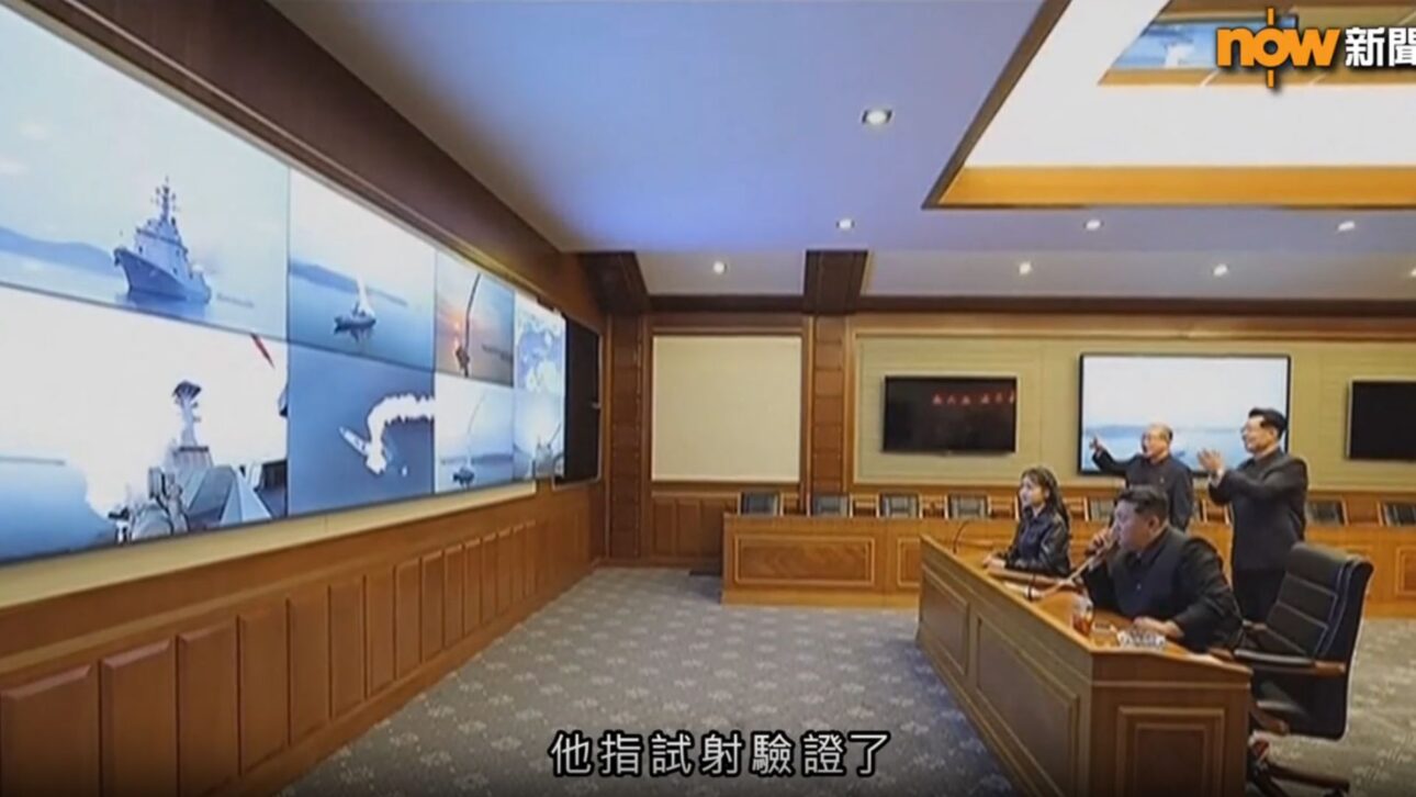 Corea del Norte realiza nueva prueba de misil de largo alcance mientras Kim Jong-un lleva a su hija a ver el lanzamiento militar.