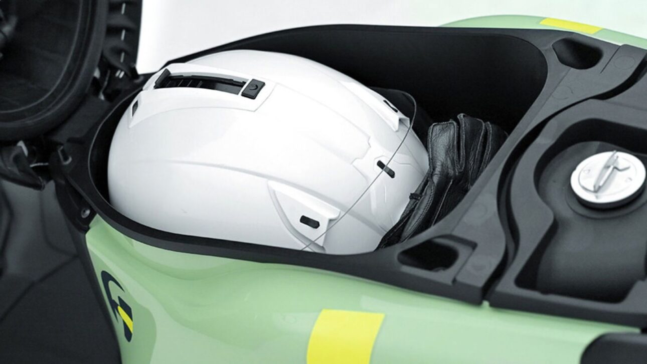 Yamaha Fazzio 2026 estreia no Japão com motor 124 cc, consumo de 56,4 km/l, smart key, Y-Connect e peso de apenas 97 kg em scooter retrô. (Imagem: divulgação)