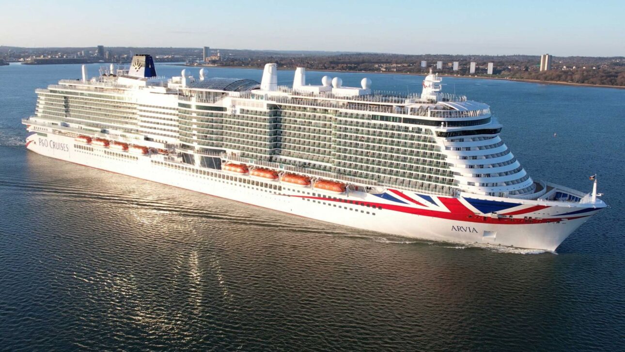 Arvia: megacrucero de 344 metros de P&O Cruises tiene cúpula de vidrio retráctil, cinco piscinas y más de 30 restaurantes a bordo.