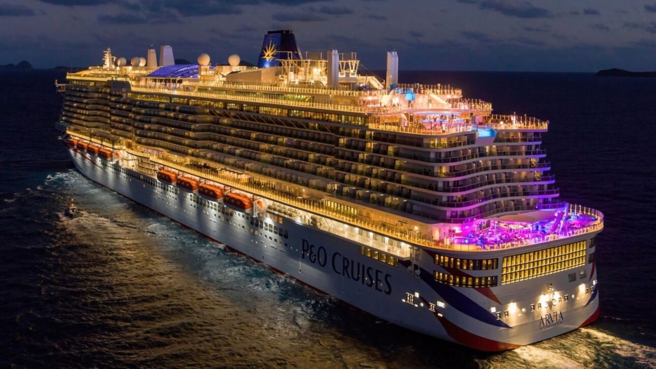 Arvia: megacrucero de 344 metros de P&O Cruises tiene cúpula de vidrio retráctil, cinco piscinas y más de 30 restaurantes a bordo.