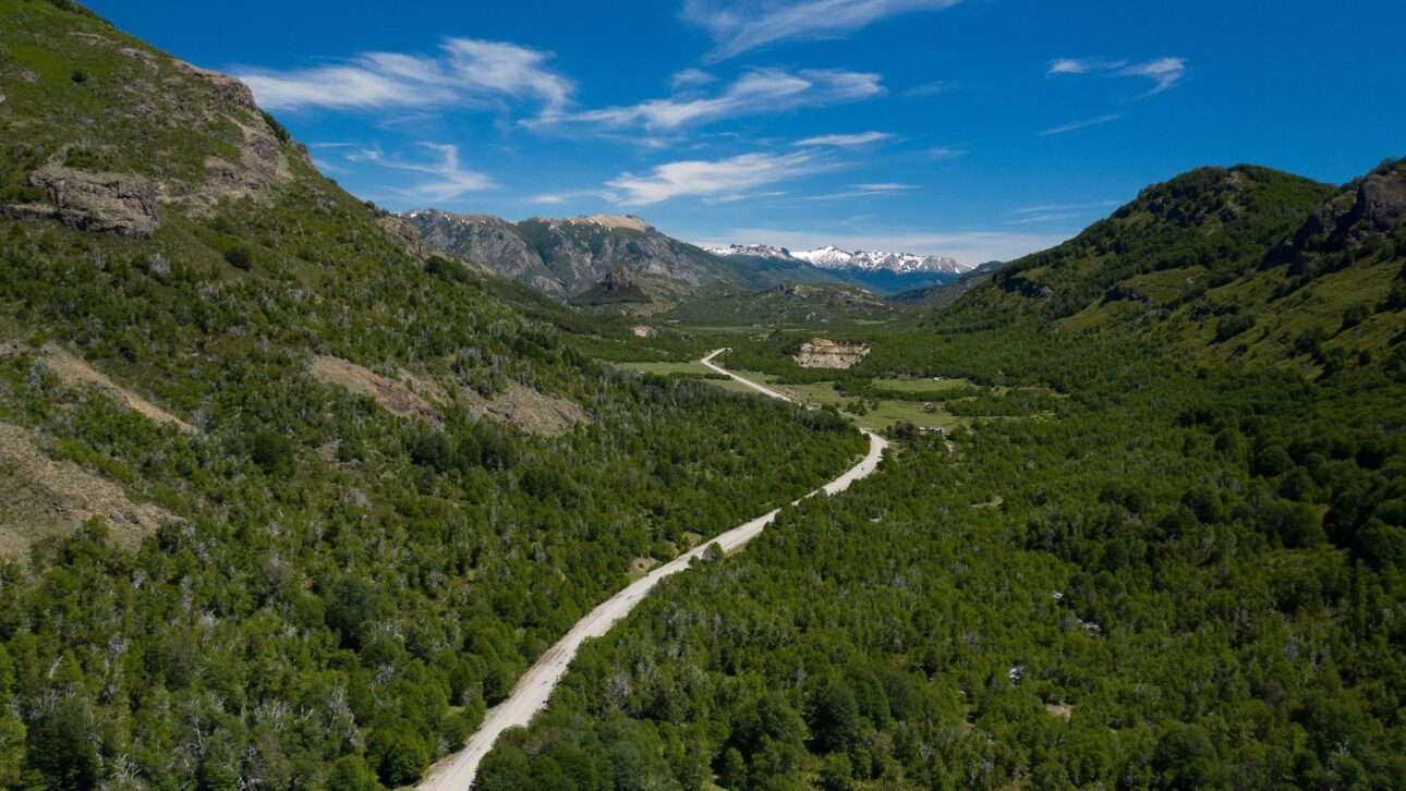 La Ruta 40 Recorre 5.194 km Paralela a los Andes, Cruza 27 Montañas y Conecta 11 Provincias Argentinas con 20 Parques Nacionales en el Camino.