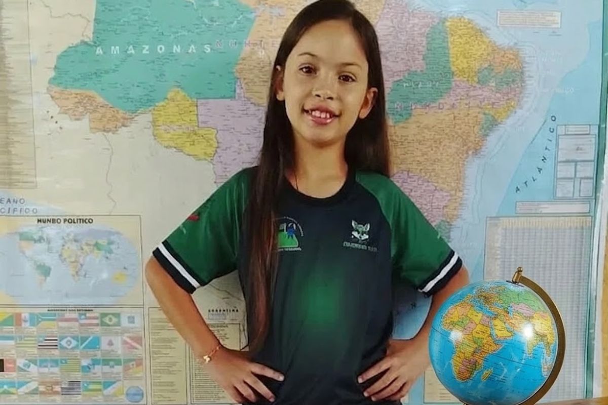 mundial de robótica leva Alana ao Canadá pela FIRA RoboWorld Cup, com apoio do Projeto Na Mochila e destaque em robótica educacional.