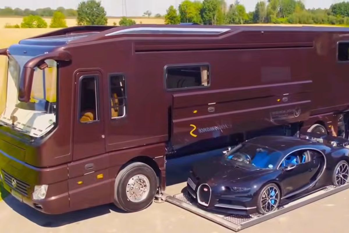 Nova casa rodante da China reúne elevador de vidro, segundo andar, garagem hidráulica e sistema solar em um projeto que leva o luxo móvel a um nível quase inacreditável.