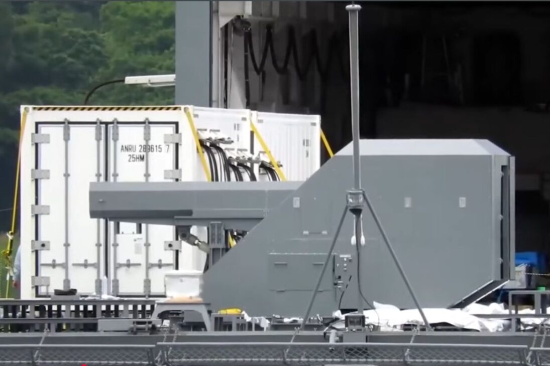 Nueva arma electromagnética de Japón utiliza railgun por encima de Mach 6 para enfrentar misiles hipersónicos en el mar y puede cambiar la defensa antimisiles con disparos más rápidos y baratos.