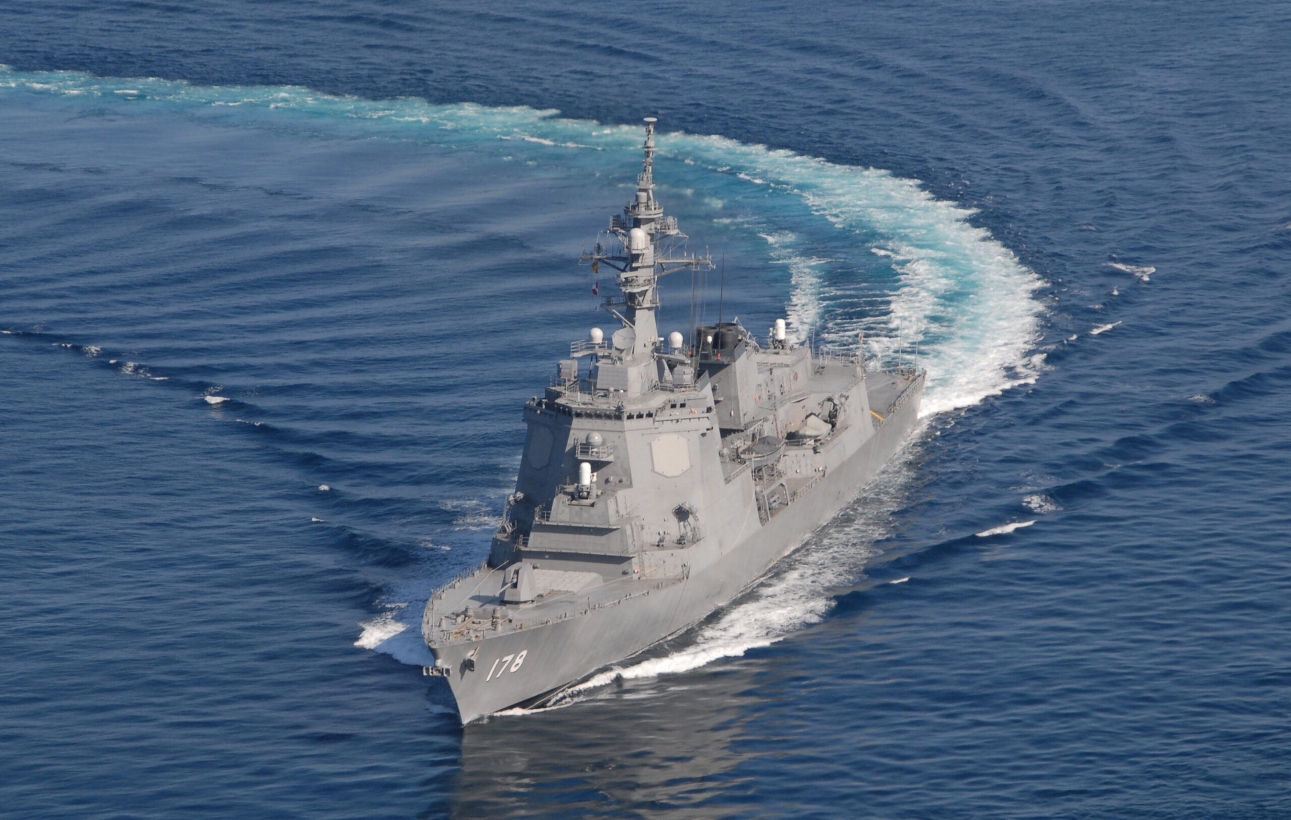 Armado com 96 células de mísseis, sistema Aegis e radar capaz de rastrear centenas de alvos simultaneamente, o destróier classe Atago tornou-se uma das principais plataformas de defesa antimísseis do Japão no Pacífico