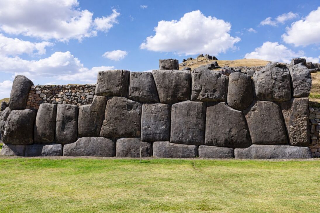 Las Piedras Gigantes De Sacsayhuamán Muestran Ingeniería Sísmica, Ligan El Imperio Inca A Una Civilización Perdida Y Cambian La Historia Andina.