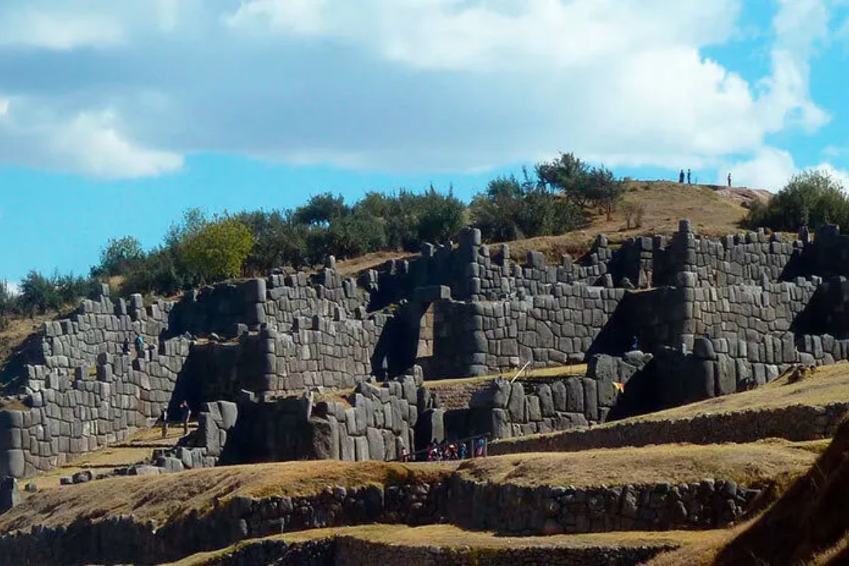 Pedras gigantes de Sacsayhuamán desafiam a lógica, podem ser obra de civilização perdida anterior aos incas e forçam cientistas a revisar a história andina depois de estudos (2)