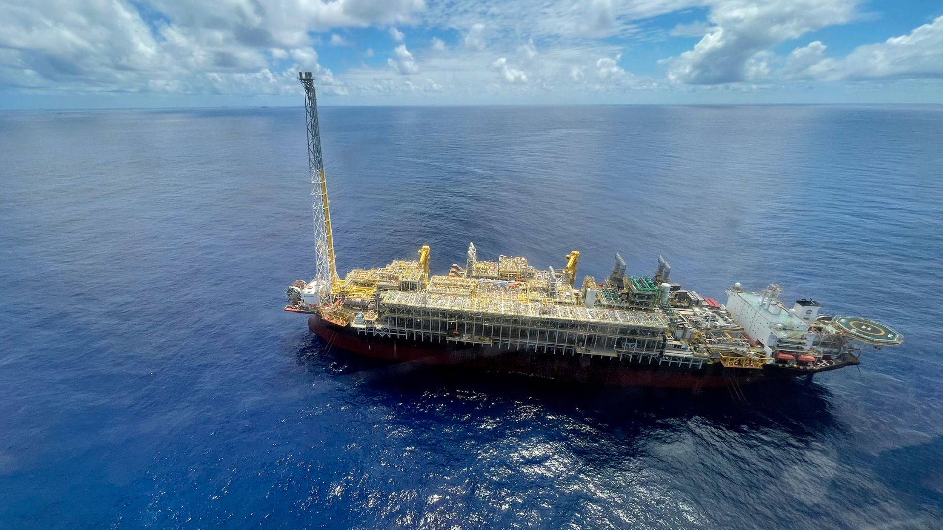 Plataforma de produção de petróleo operada pela Petrobras no Campo de Mero, no pré-sal da Bacia de Santos, utilizada em projetos de pesquisa e inovação tecnológica.