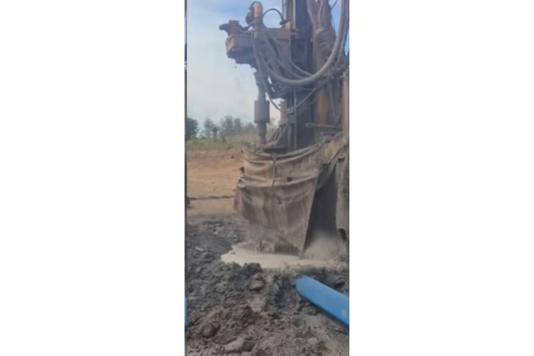 Pozo Artesiano a 250 Metros Entrega 10 Mil Litros por Hora, Pero Sulfuro de Hidrógeno Obliga Uso de Camión de Agua en Paraná.