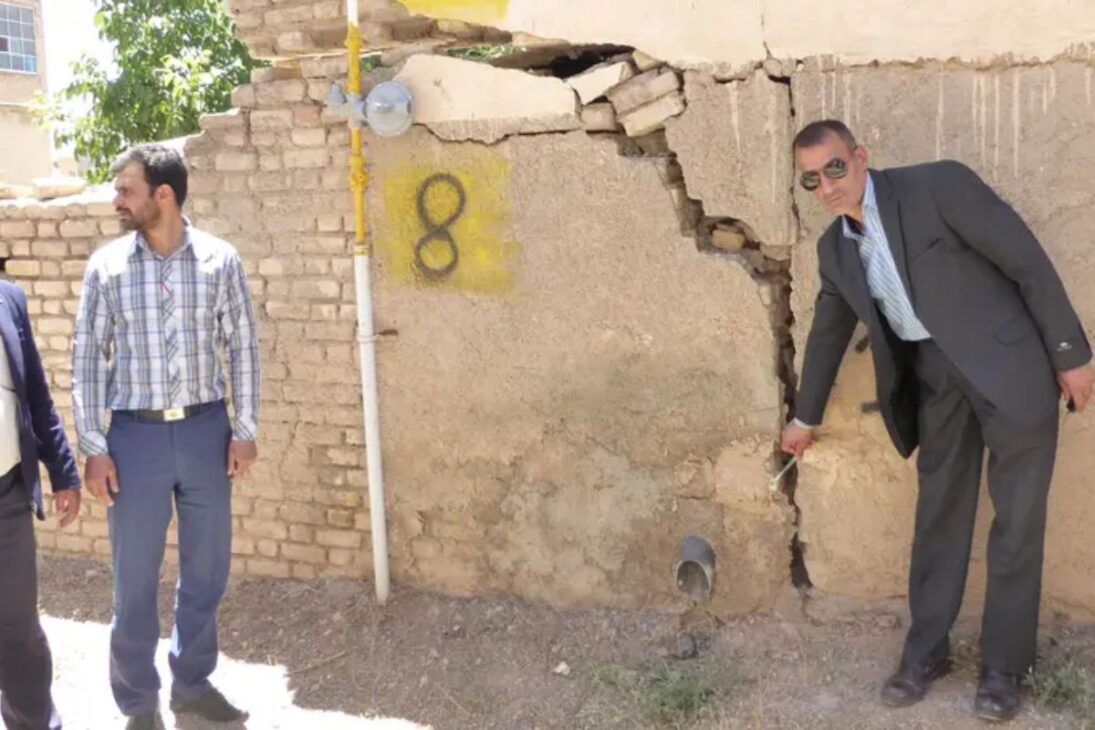 El Agua Subterránea en Irán Colapsa Cuando los Satélites Revelan Subsidencia Extrema en Kerman y Pérdida Anual de 1,7 Mil Millones de m³, con Riesgo de Daños Permanentes a los Acuíferos.