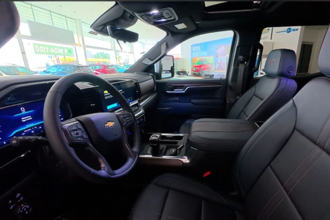 Silverado une V8, lujo, acabado e desempenho de picape grande por cerca de R$ 460 mil e chama atenção entre as full size.