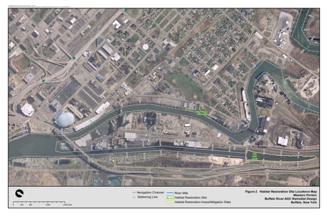 Río en Buffalo pasa por dragado en el Buffalo River con retirada de sedimentos contaminados y recuperación del canal de navegación para enfrentar décadas de polución industrial.